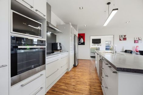 Photo of property in 8 Waterside Drive, Pyes Pa, Tauranga, 3112