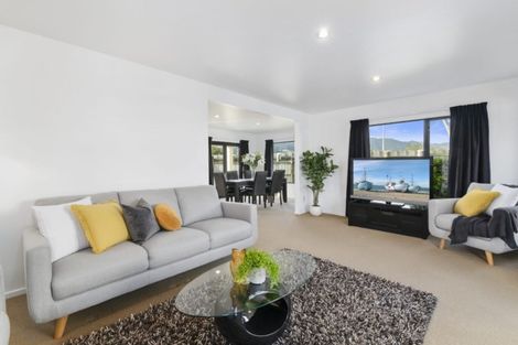Photo of property in 21 Observation Place, Paraparaumu, 5032
