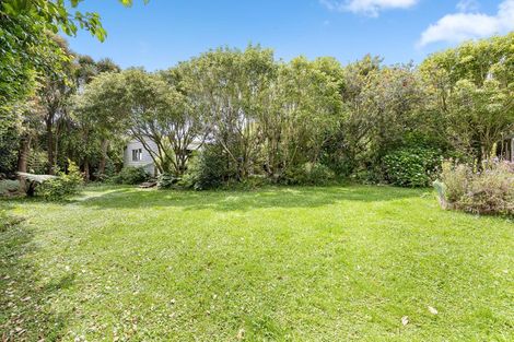 Photo of property in 28 Grassmere Road, Henderson Valley, Auckland, 0612