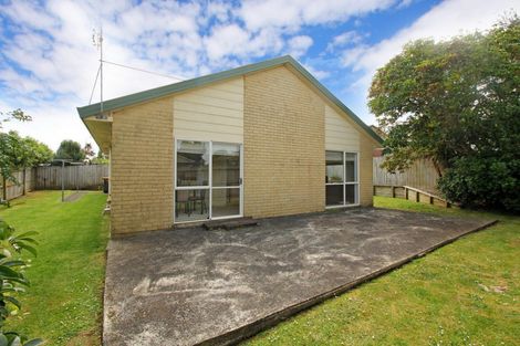 Photo of property in 2/7 Zurich Place, Weymouth, Auckland, 2103