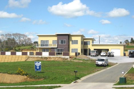 Photo of property in 30 Heta Road, Highlands Park, New Plymouth, 4312