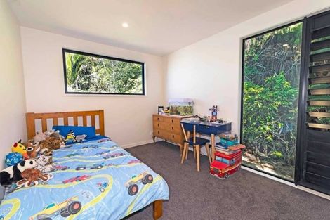 Photo of property in 789a Scenic Drive, Henderson Valley, Auckland, 0612