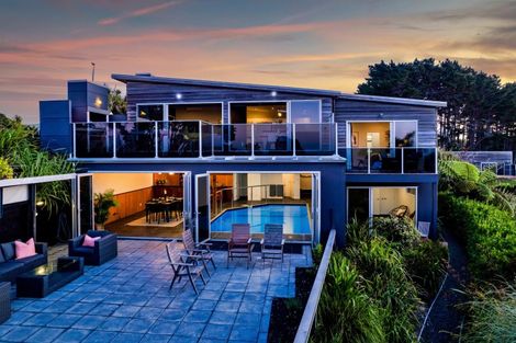 Photo of property in 14 Shearer Drive, Oakura, 4314