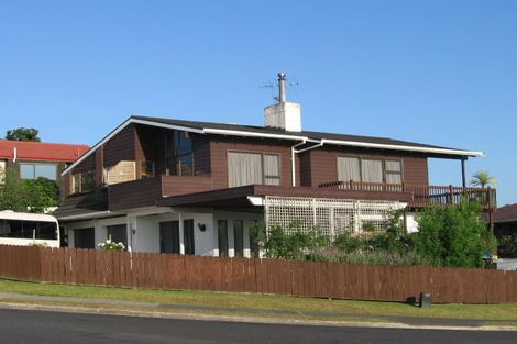Photo of property in 160 Oaktree Avenue, Browns Bay, Auckland, 0630