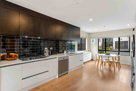 Photo of property in 22a Lumbarda Drive, Kumeu, 0810