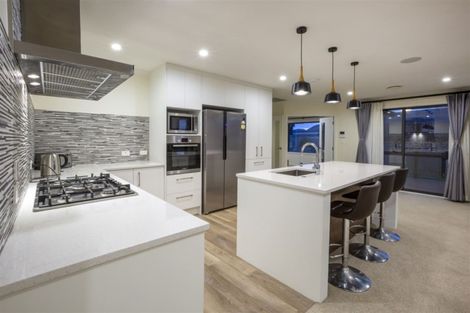 Photo of property in 82 Queen Charlotte Drive, Aotea, Porirua, 5024