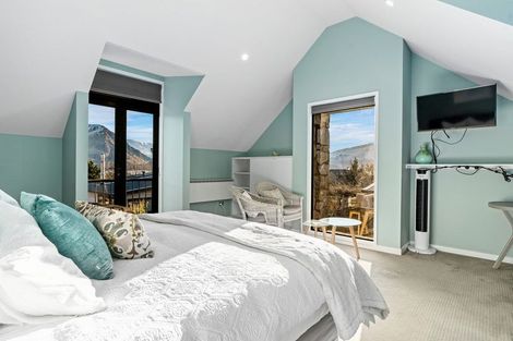 Photo of property in 8b Minaret Ridge, Wanaka, 9305