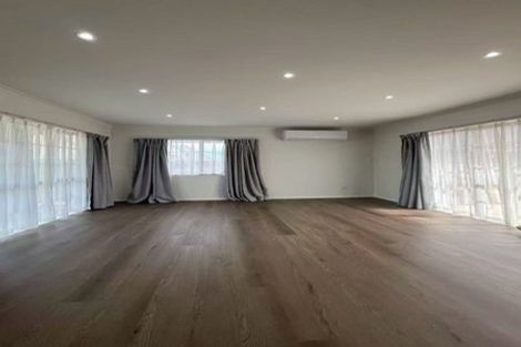 Photo of property in 43 Frank Nobilo Drive, Golflands, Auckland, 2013