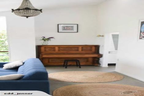 Photo of property in 24 Roslyn Road, Bluff Hill, Napier, 4110