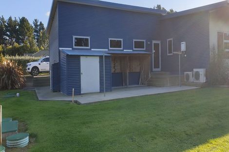 Photo of property in 28 Titirangi Drive, Fitzherbert, Palmerston North, 4471