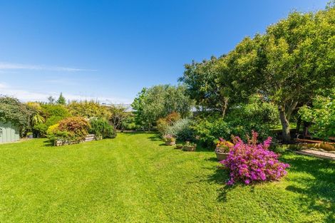 Photo of property in 11 Tauhou Place, Waikanae, 5036
