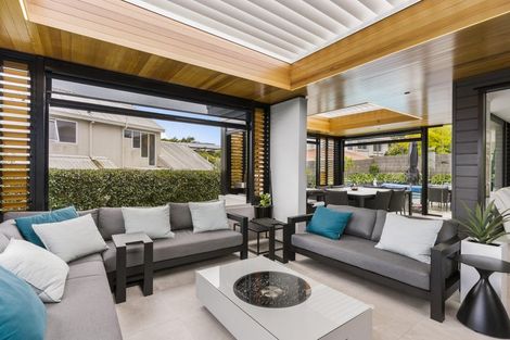 Photo of property in 29 Wiltshire Place, Somerville, Auckland, 2014