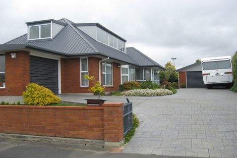 Photo of property in 15 Farnswood Place, Redwood, Christchurch, 8051