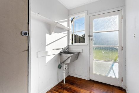 Photo of property in 12 Burns Street, Tawhero, Whanganui, 4501