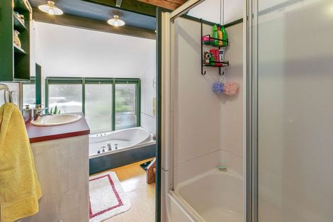 Photo of property in 76 Balmain Road, Chatswood, Auckland, 0626