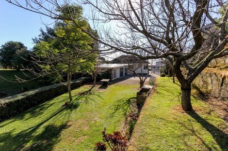 Photo of property in 33 Breakwater Road, Moturoa, New Plymouth, 4310