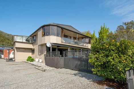 Photo of property in 318 Waikawa Road, Waikawa, Picton, 7220