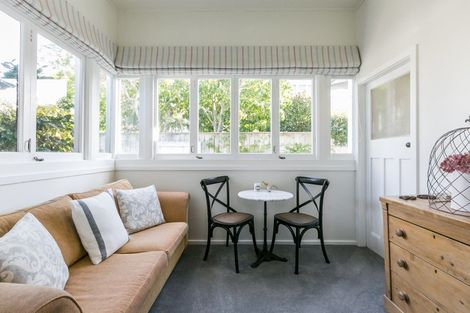 Photo of property in 47 Napier Terrace, Hospital Hill, Napier, 4110