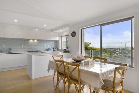Photo of property in 2/23 Parr Terrace, Castor Bay, Auckland, 0620
