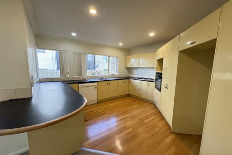 Photo of property in 4 Highgrove Lane, Totara Vale, Auckland, 0632