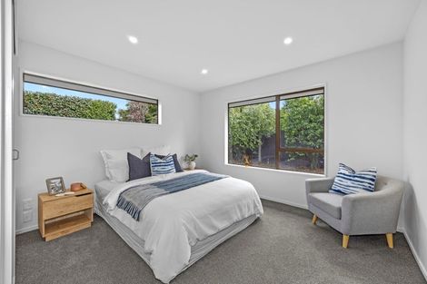 Photo of property in 33 Royal Park Drive, Parklands, Christchurch, 8083