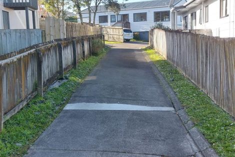 Photo of property in 10 Loughanure Place, Massey, Auckland, 0614