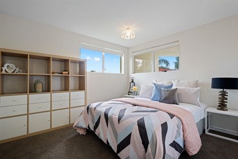 Photo of property in 37 Clovelly Road, Bucklands Beach, Auckland, 2012