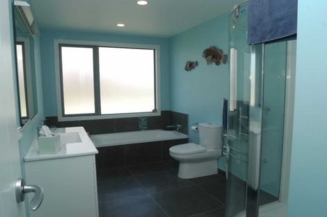 Photo of property in 22 Rauparaha Street, Waikanae Beach, Waikanae, 5036