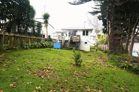 Photo of property in 16 Parrs Cross Road, Henderson, Auckland, 0612