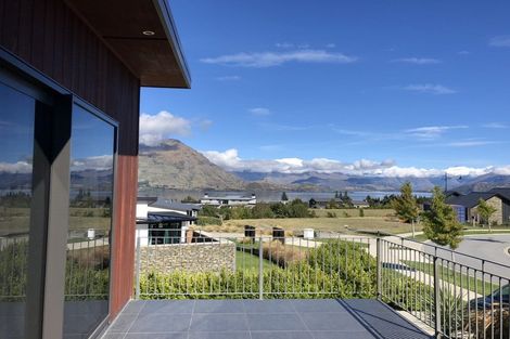 Photo of property in 1 Valley Crescent, Wanaka, 9305