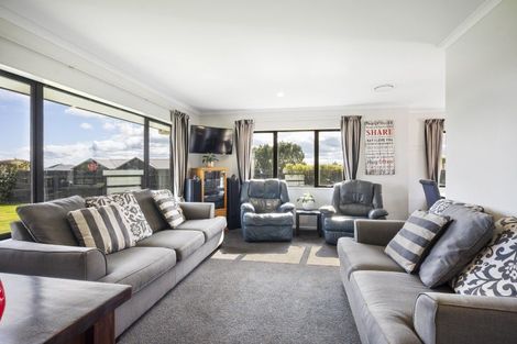 Photo of property in 146 Mount Taylor Drive, Feilding, 4775