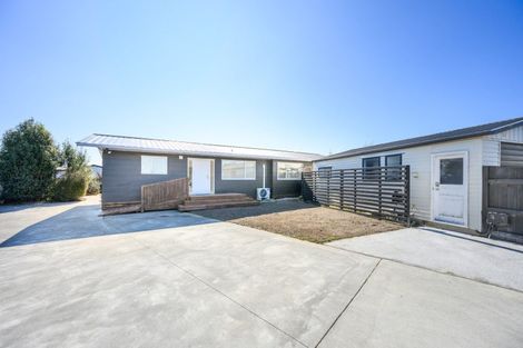 Photo of property in 10 Gladys Place, Kelvin Grove, Palmerston North, 4414