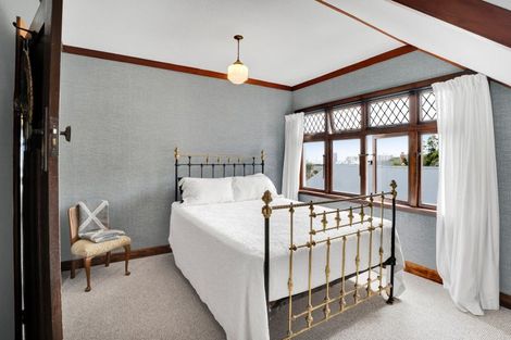 Photo of property in 34 Robe Street, New Plymouth, 4310