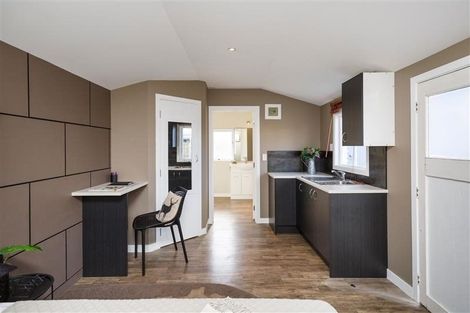 Photo of property in 102 Ferguson Street, West End, Palmerston North, 4412