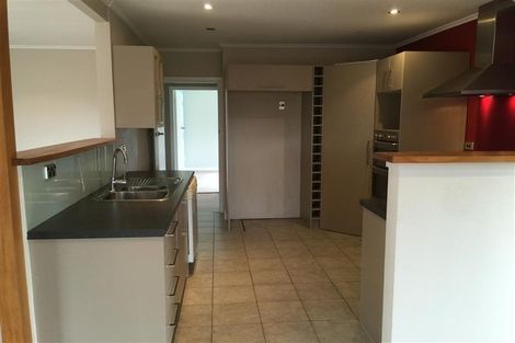 Photo of property in 42 Highland Avenue, Titirangi, Auckland, 0604