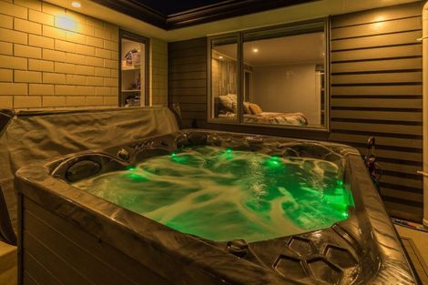 Photo of property in 441 Tararua Road, Levin, 5571