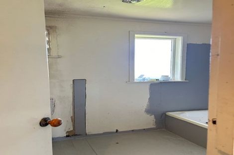 Photo of property in 49 Lauderdale Road, Birkdale, Auckland, 0626