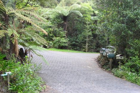 Photo of property in 424a Scenic Drive, Waiatarua, Auckland, 0612