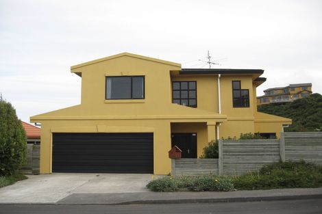 Photo of property in 10 Forbes Lane, Newlands, Wellington, 6037