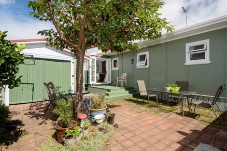 Photo of property in 496c Devonport Road, Tauranga South, Tauranga, 3112