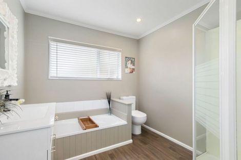 Photo of property in 12 Ronald Woolf Place, Churton Park, Wellington, 6037