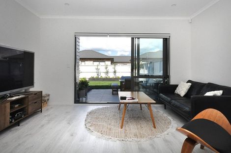 Photo of property in 90 Te Napi Drive, Takanini, 2112