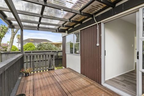 Photo of property in 3/94 Chivalry Road, Glenfield, Auckland, 0629