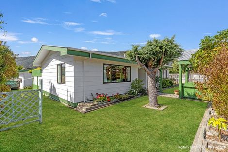 Photo of property in 17 Huia Street, Waikawa, Picton, 7220