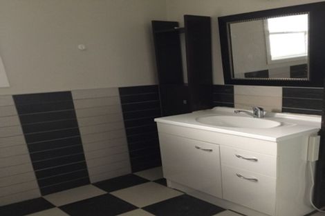 Photo of property in 8 Winifred Avenue, Bayview, Auckland, 0629