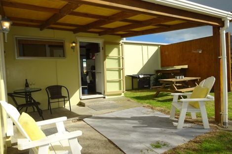 Photo of property in 35 Pratt Avenue, Foxton Beach, Foxton, 4815