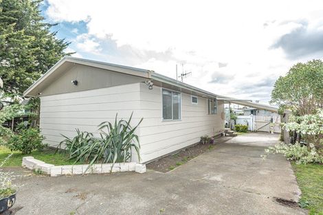 Photo of property in 28 Tongariro Street, Castlecliff, Whanganui, 4501