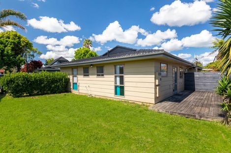 Photo of property in 1/41 Challen Close, Conifer Grove, Takanini, 2112