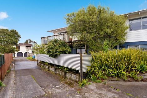 Photo of property in 1 Cron Avenue, Te Atatu South, Auckland, 0610