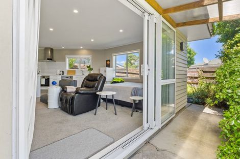 Photo of property in 21 Seon Place, Birkdale, Auckland, 0626